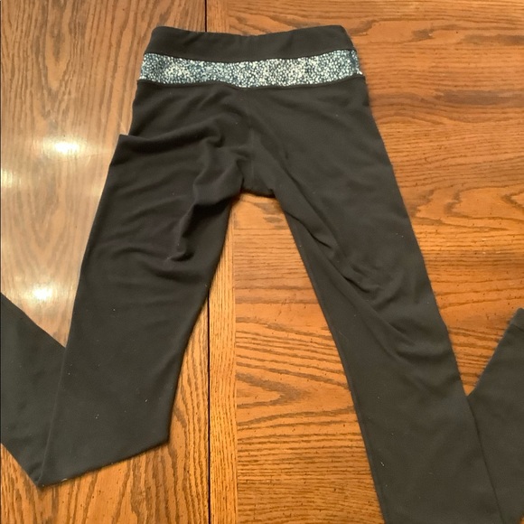 EUC Lululemon Reversible full length leggings - Picture 2 of 8